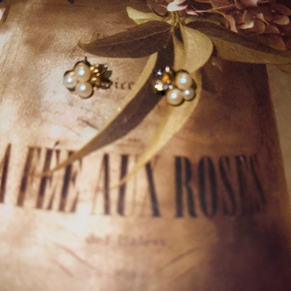 Avon Vintage gold plated earrings with pearl clusters like a grape design - Picture 7 of 13